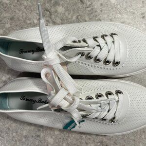 Tommy Bahama Footwear Ladies lace up tennis shoes memory foam  sz 7.5 NEW